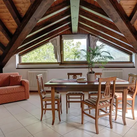 Sleeps 6 Pool Wifi Lezzeno